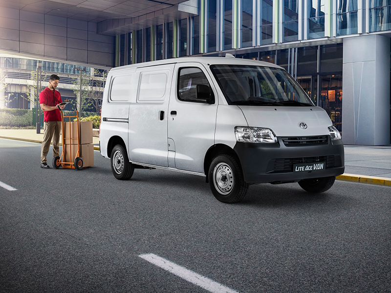 الكشف عن سيارة تويوتا لايت إيس المصممة خصّيصاً لدولة الإمارات